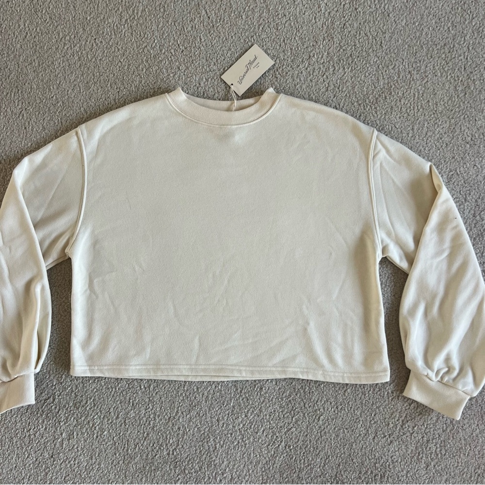 Universal Thread Women's Off-White Crew Neck Sweater